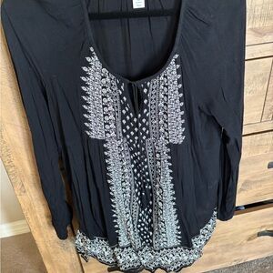 Old Navy Black and White Patterned Blouse